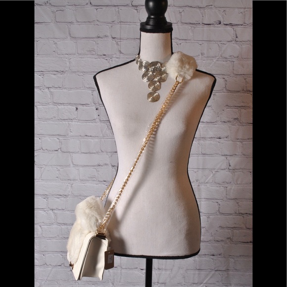 NWT Faux Fur White Mixed Metal Clutch - Picture 2 of 11